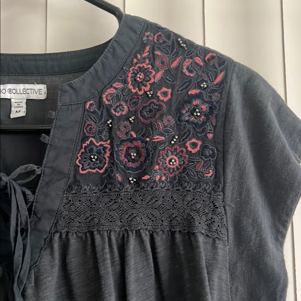 Gray and Pink Embellished Flutter Sleeve Blouse Women’s Sz M - Picture 4 of 6